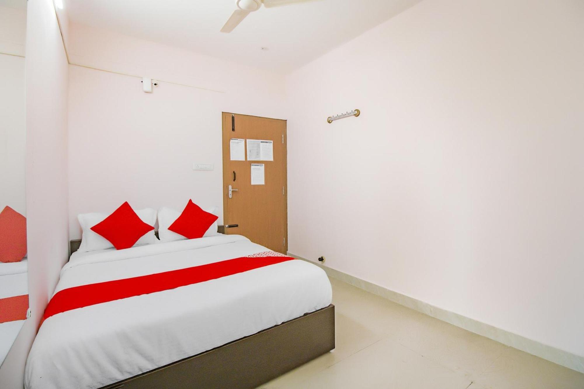 بنغالور Oyo 79181 Sri Dhanalakshmi Boarding & Lodging المظهر الخارجي الصورة