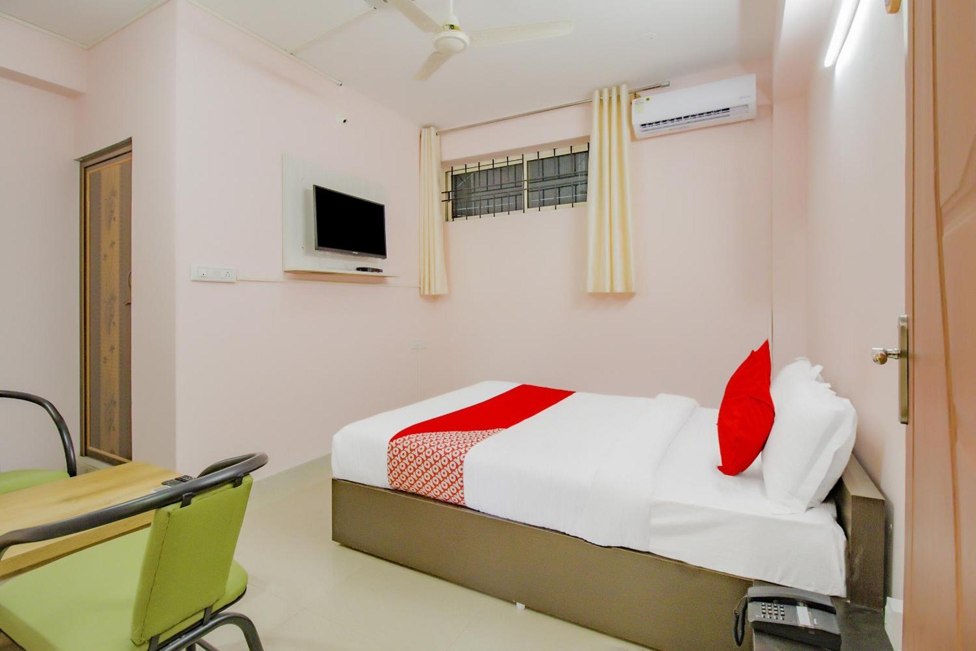 بنغالور Oyo 79181 Sri Dhanalakshmi Boarding & Lodging المظهر الخارجي الصورة